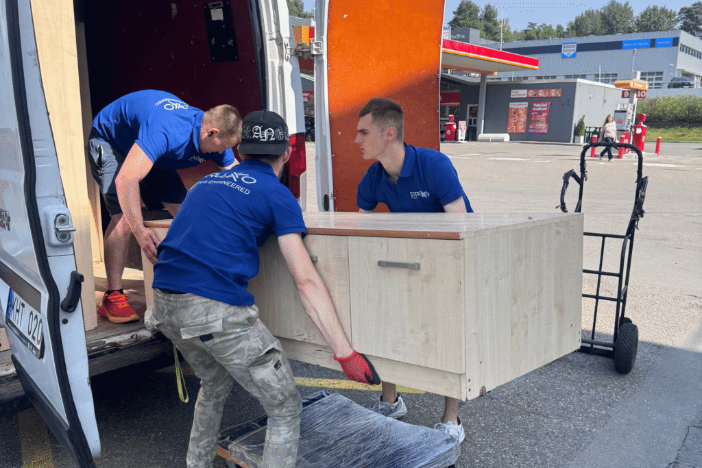 3 krovėjai perkrausto baldus Vilniuje